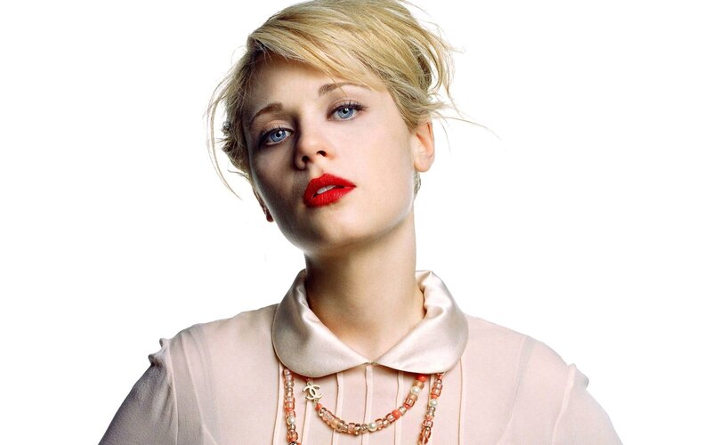woman with red lipstick