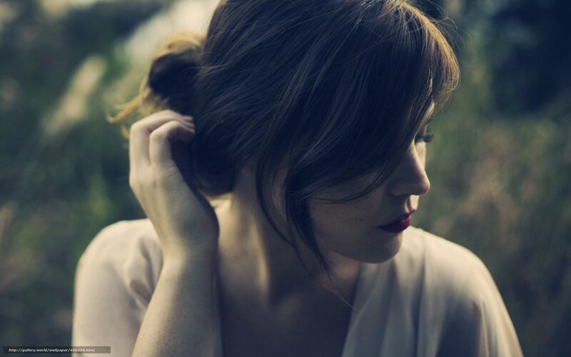 woman with red lipstick