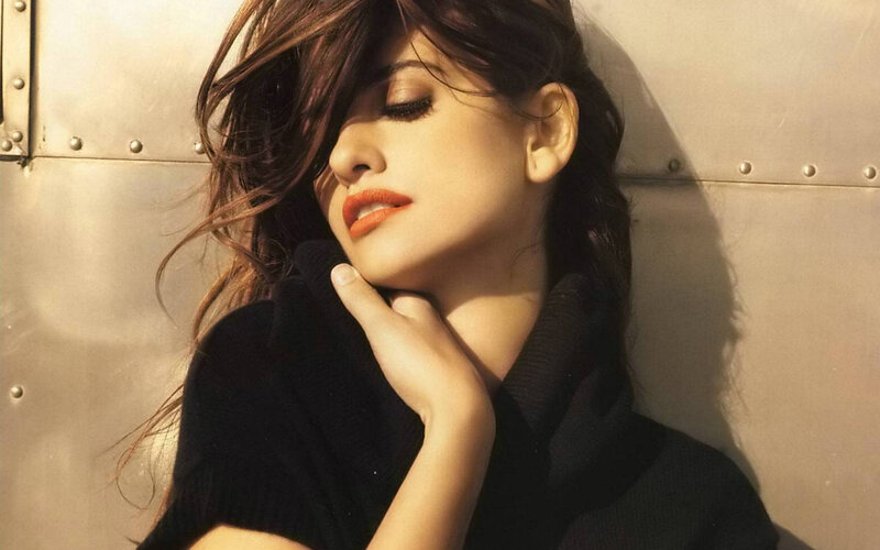 woman with red lipstick