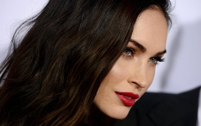woman with red lipstick
