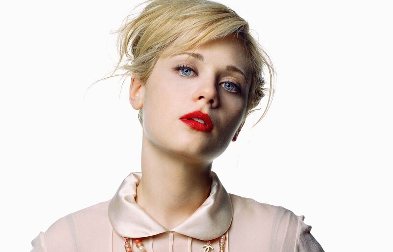 woman with red lipstick