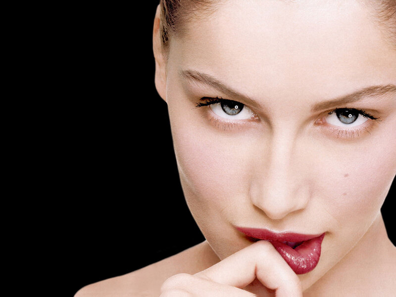 woman with red lipstick
