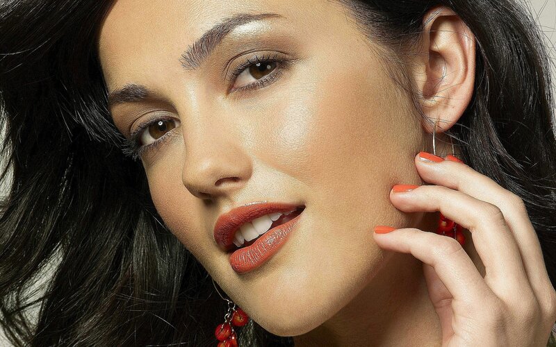 woman with red lipstick