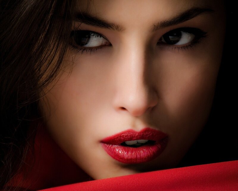 woman with red lipstick