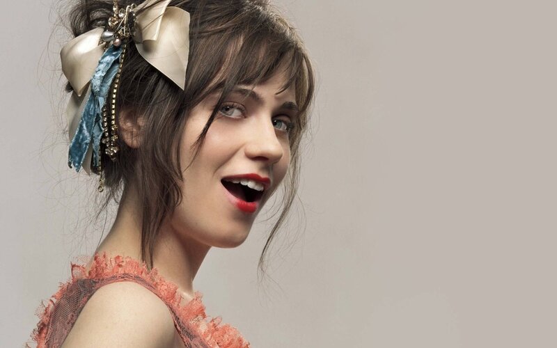 woman with red lipstick and bow