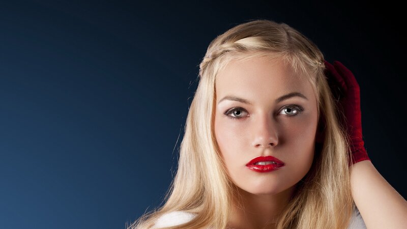 woman with red lipstick and gloves