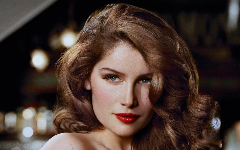 woman with red lipstick and wavy hair