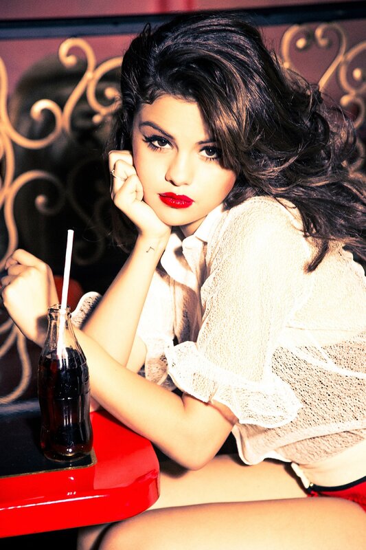 woman with red lipstick at diner