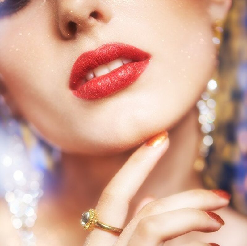 Woman with Red Lipstick — Glamorous