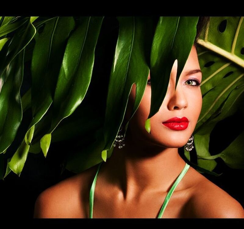 Woman with Red Lipstick — Green