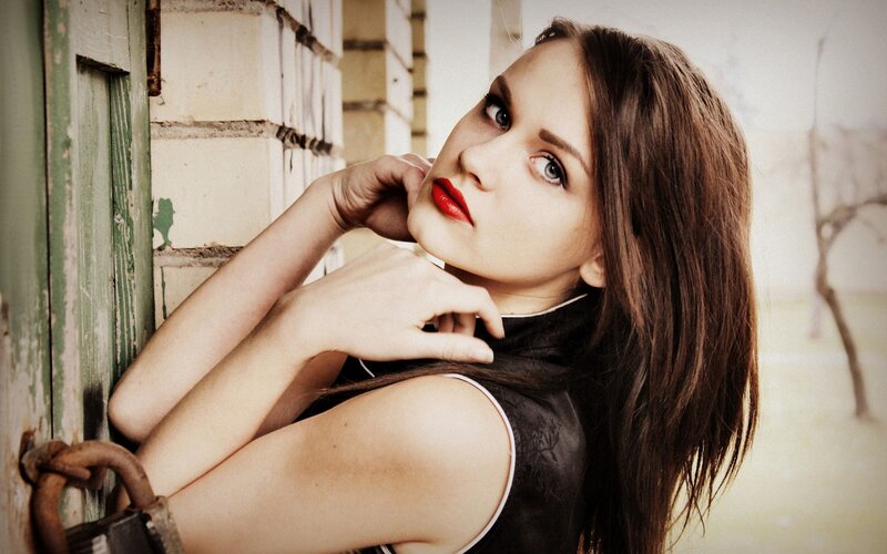 woman with red lipstick posing