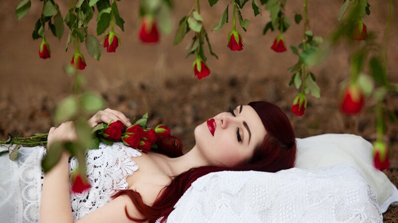 woman with red roses