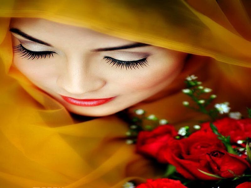 Woman with Red Roses — Yellow