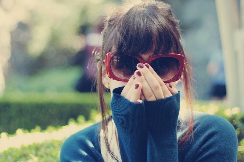 woman with red sunglasses