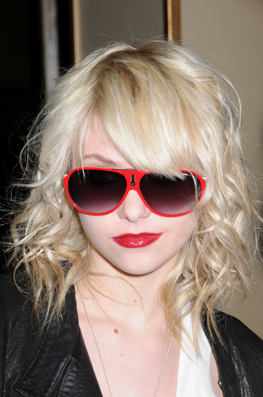 woman with red sunglasses
