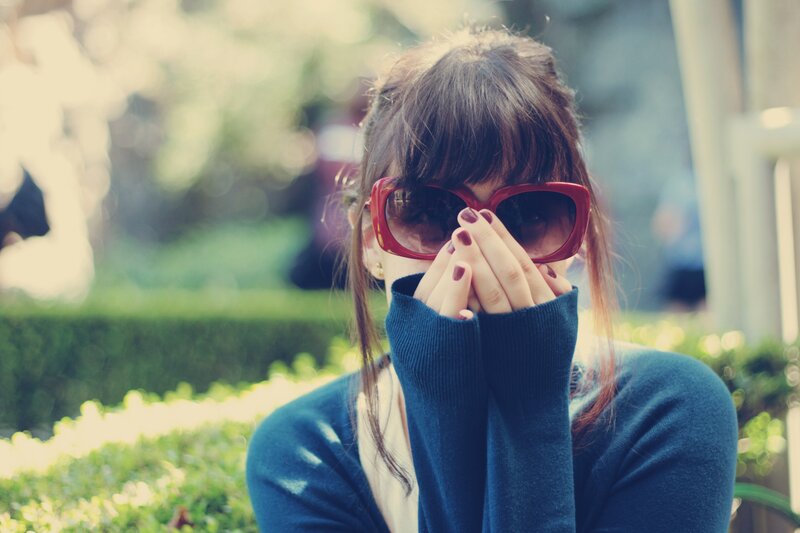 woman with red sunglasses