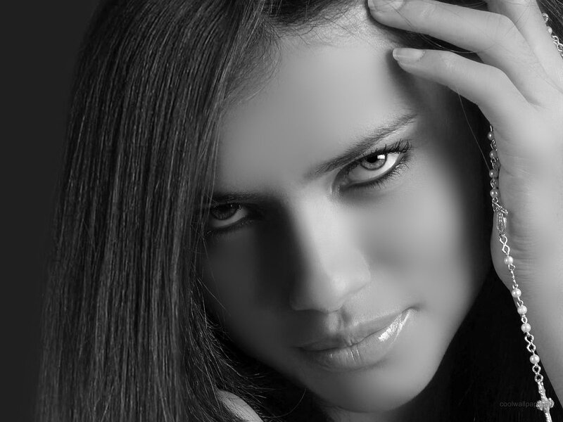 woman with rosary in black and white
