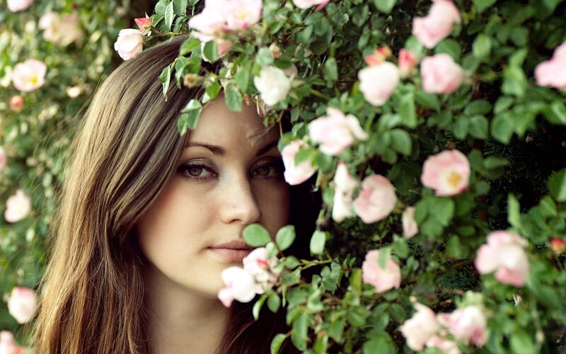 woman with rose crown