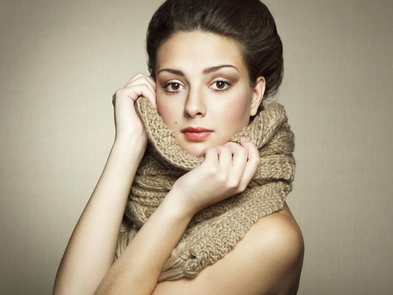 Woman with Scarf — Beige, Calm