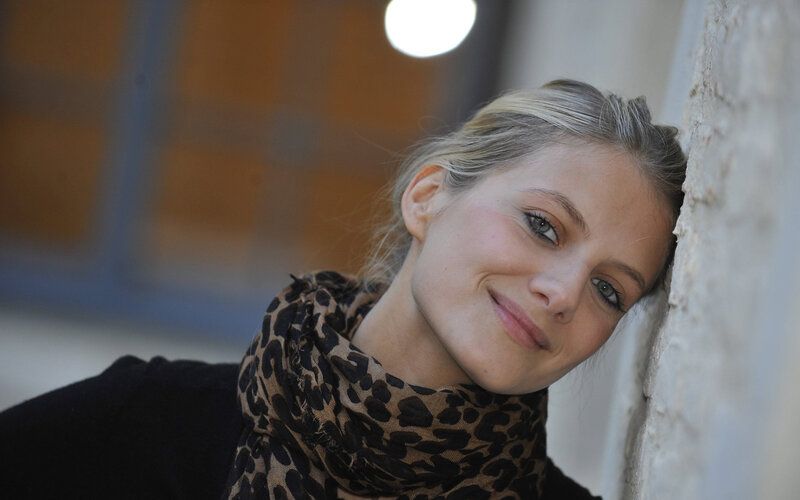 Woman with Scarf — Black, Calm
