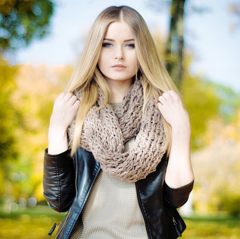 Woman with Scarf — Brown, Calm