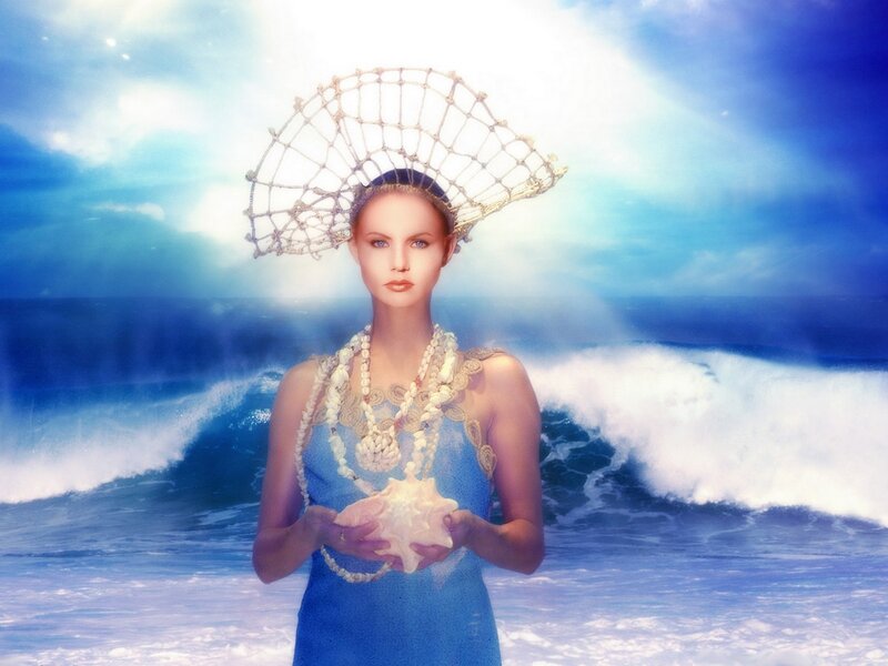 woman with seashell and net headdress