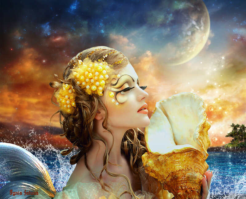 Woman with Seashell — Blue, Dramatic