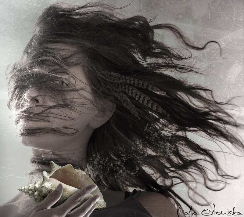 Woman with Seashell — Gray
