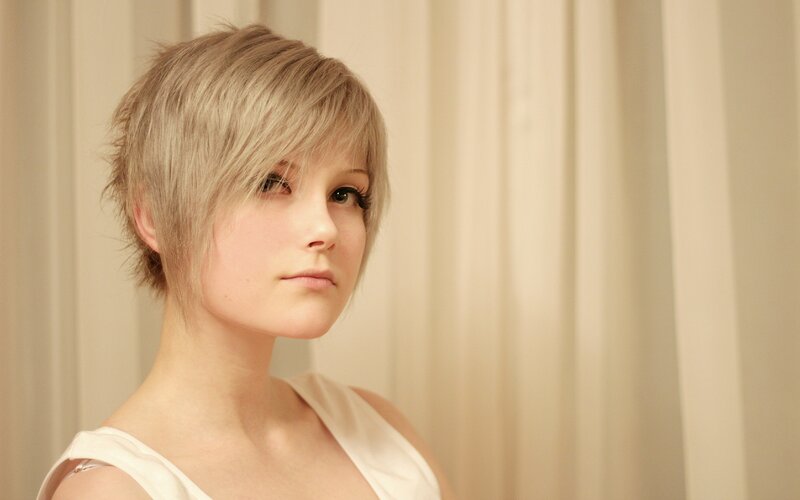 woman with short blonde hair