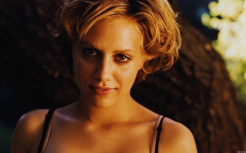 woman with short blonde hair