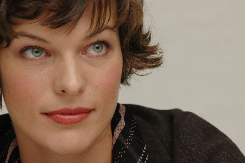 Woman with Short Brown Hair — Neutral, Photograph, Blonde Hair