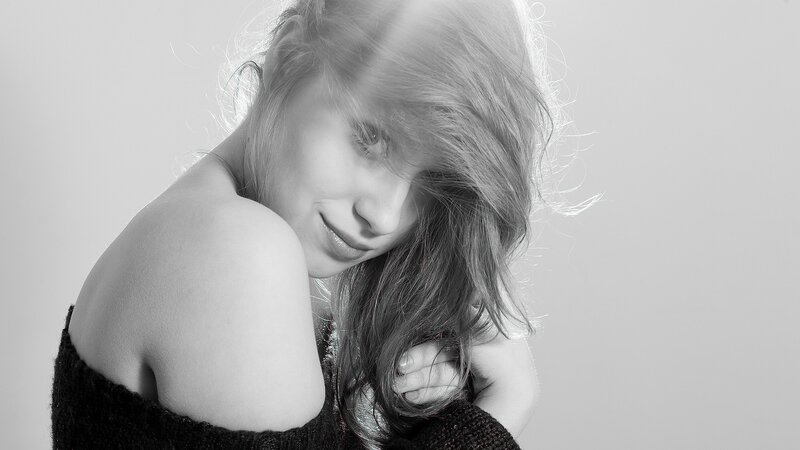 woman with shoulder-length hair