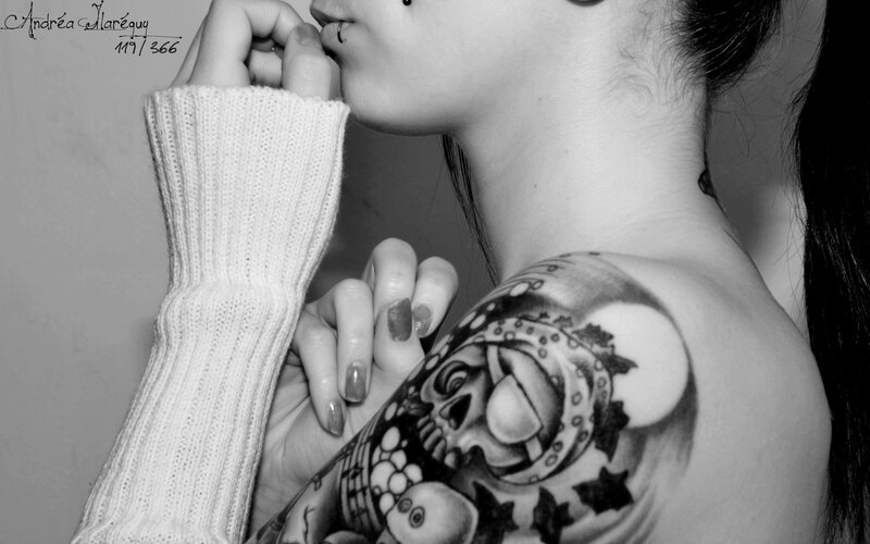 woman with shoulder tattoo