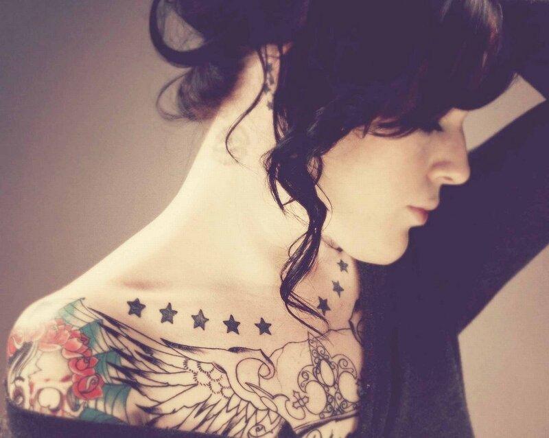 woman with shoulder tattoos