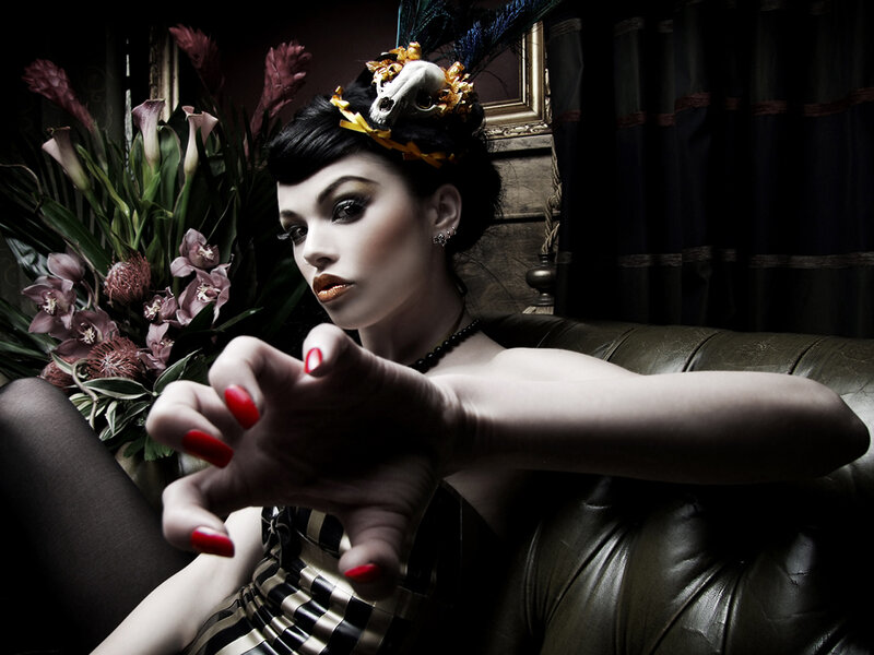 Woman with Skull Crown — Black