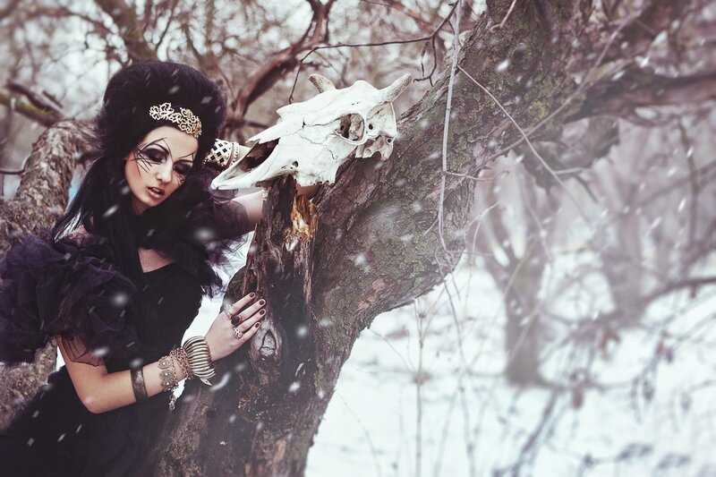 Woman with Skull in Forest — Black