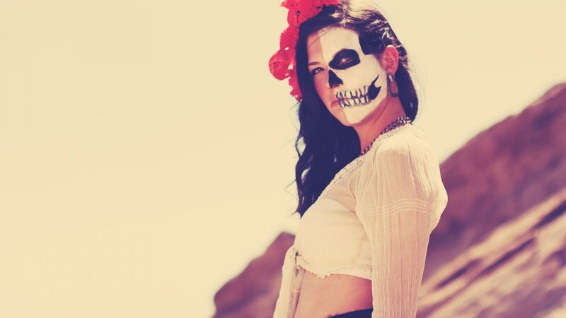 woman with skull makeup