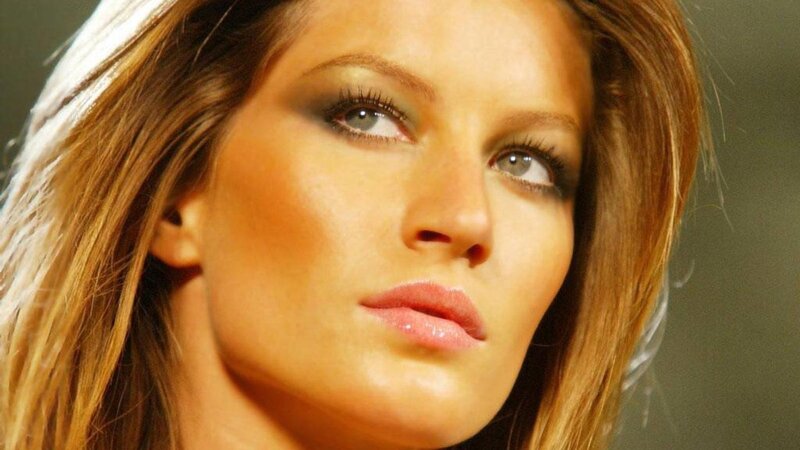 woman with smoky eye makeup