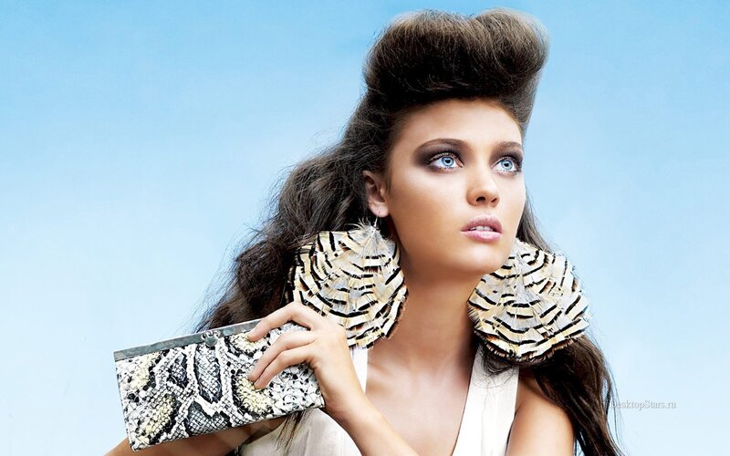 woman with snake print clutch