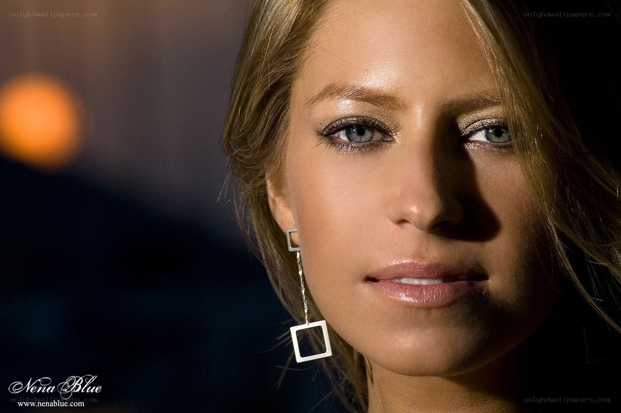 woman with square earrings