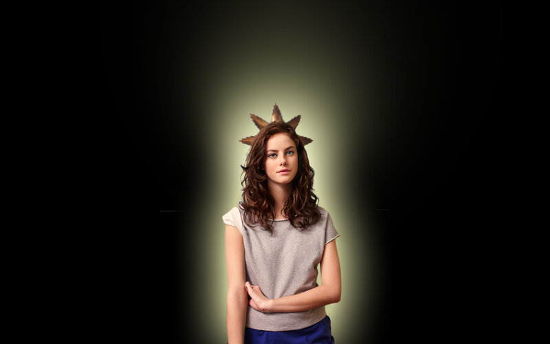 woman with star-shaped crown