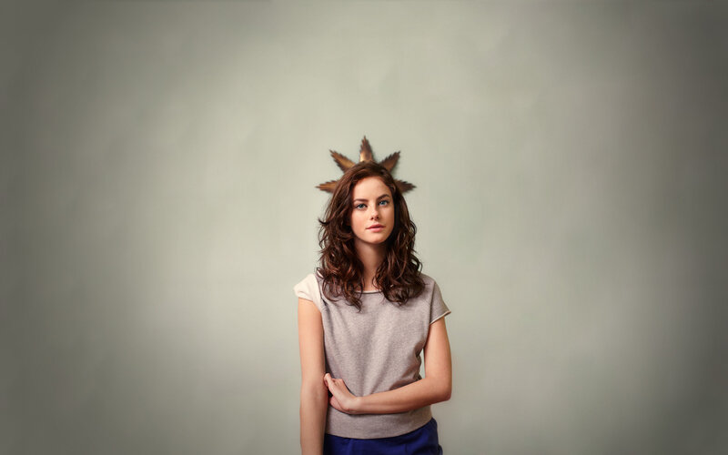 woman with star-shaped crown