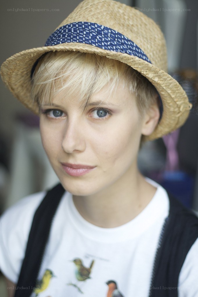 woman with straw hat