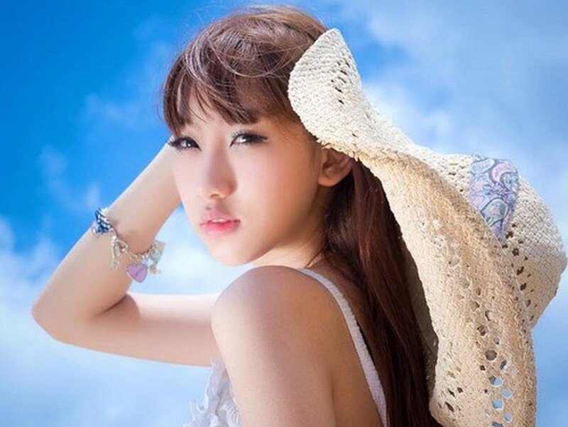 woman with straw hat and blue sky