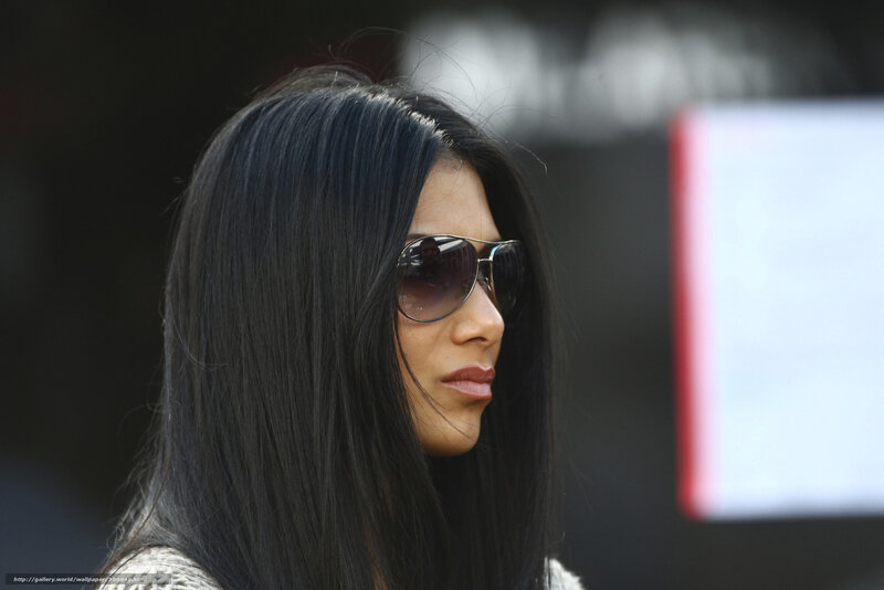 woman with sunglasses