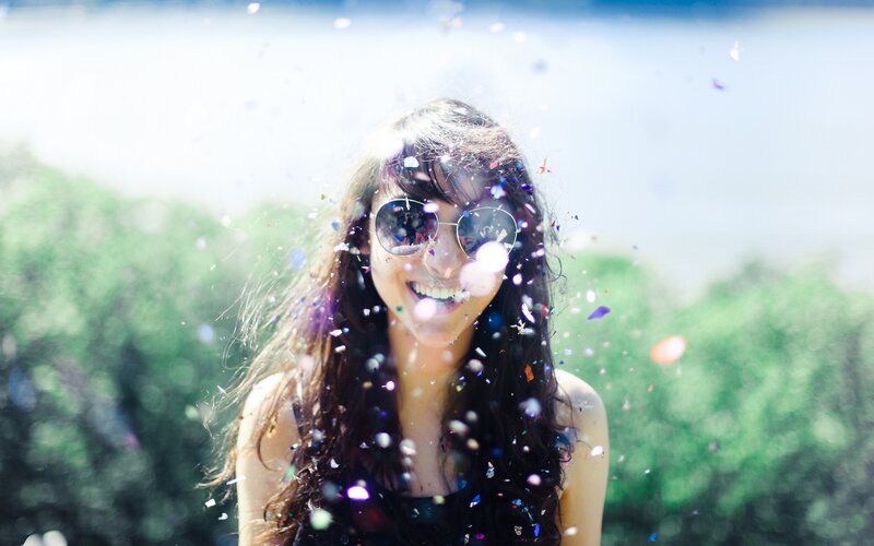 woman with sunglasses and confetti