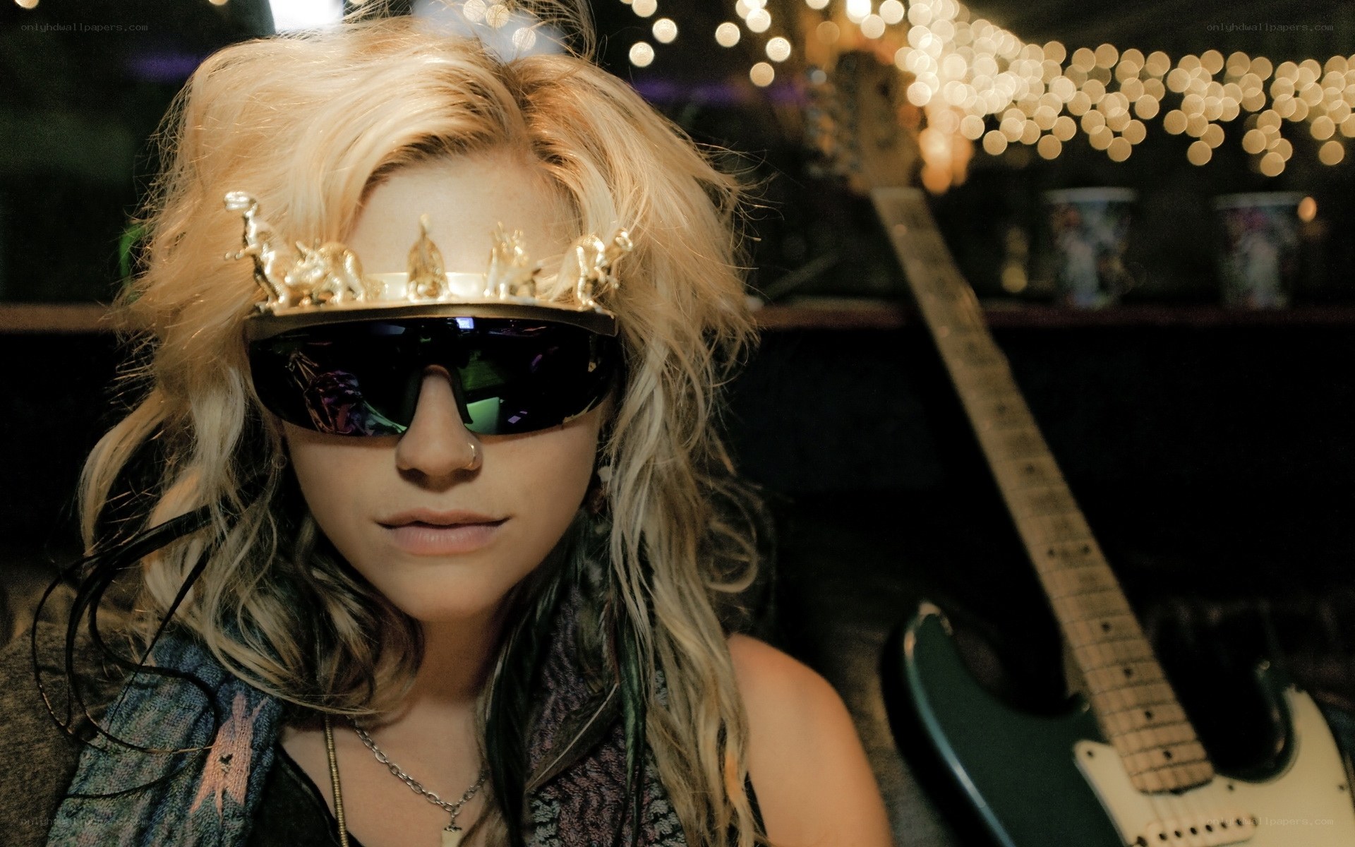 woman with sunglasses and crown