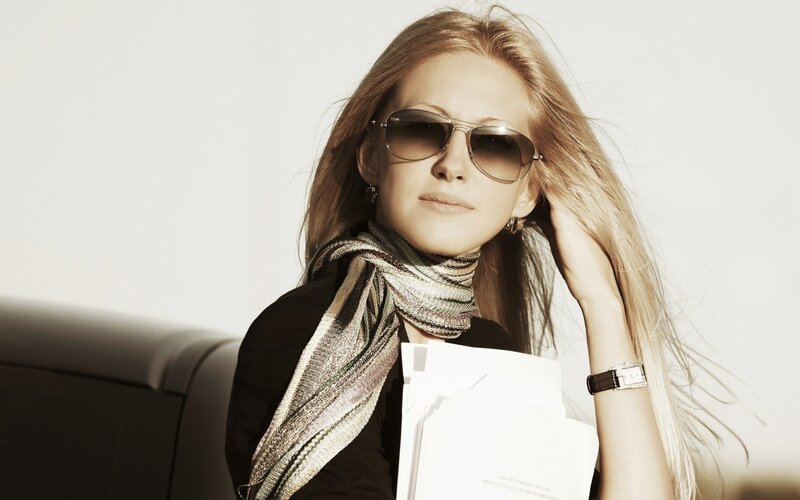 woman with sunglasses and documents