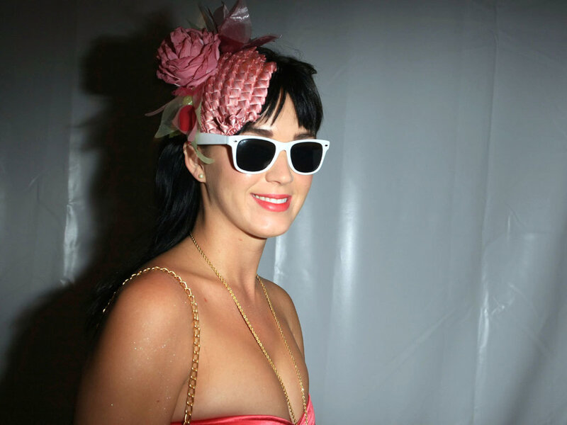 woman with sunglasses and flower hat