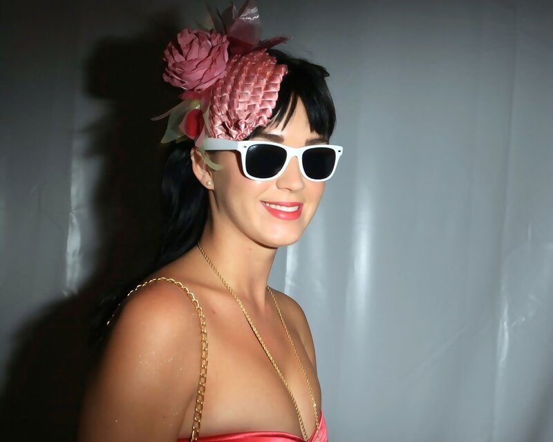 woman with sunglasses and flower hat